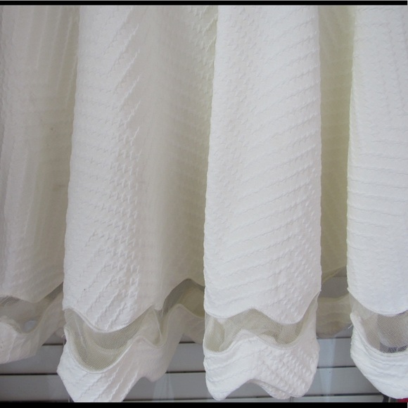 White Dress with sleeves - Picture 4 of 5